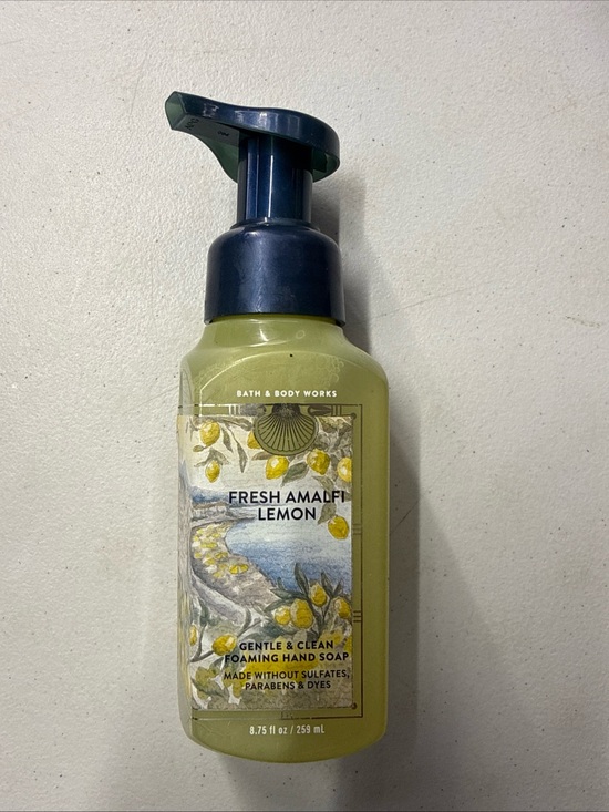 Bath & Body Works Other - Bath & Body Works Fresh Amalfi Lemon Foaming Hand Soap - Yellow and Navy